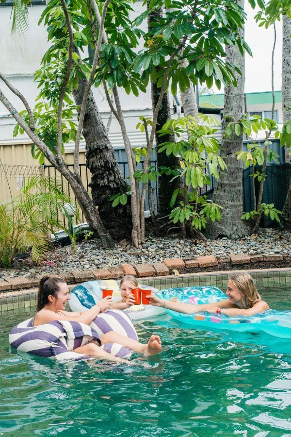 Mad Monkey Village Cairns Dış mekan fotoğraf