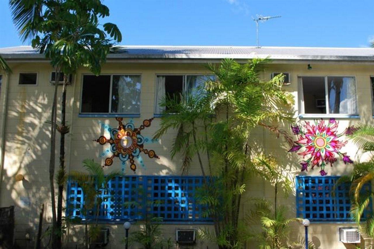 Mad Monkey Village Cairns Dış mekan fotoğraf